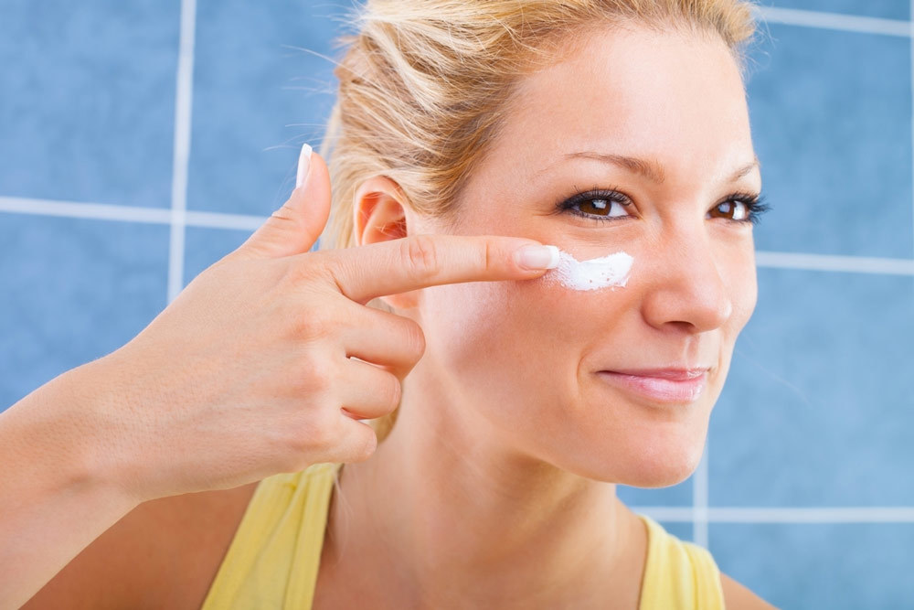 How to Use Toothpaste on Skin Tags